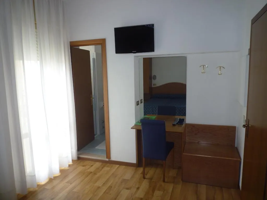 Hotel Roma Лидо-ди-Езоло 3*,