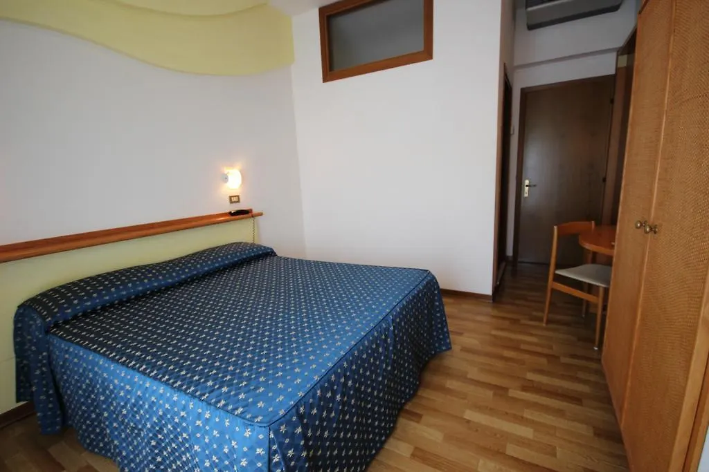 Hotel Roma Лидо-ди-Езоло